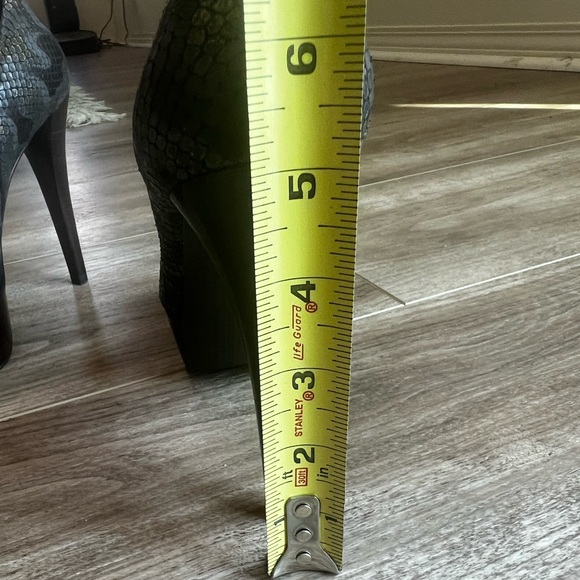 Stuart Weitzman platform python print stilettos great condition size 7M - Picture 10 of 12